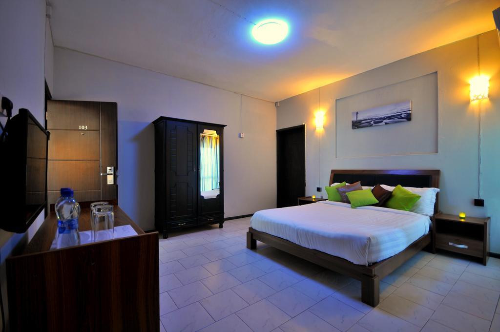 West Palm Inn Flic en Flac Номер фото