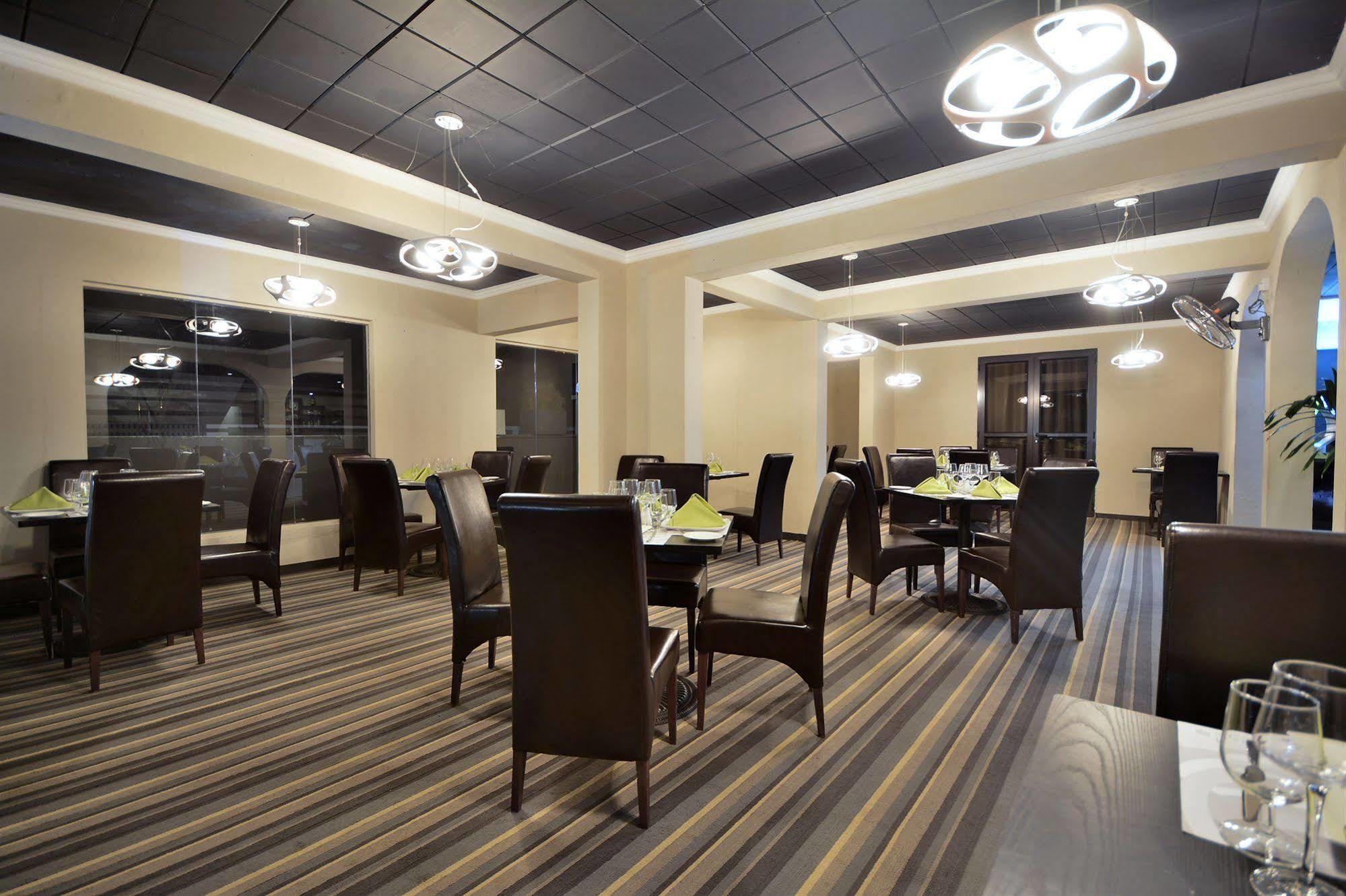 West Palm Inn Flic en Flac Экстерьер фото