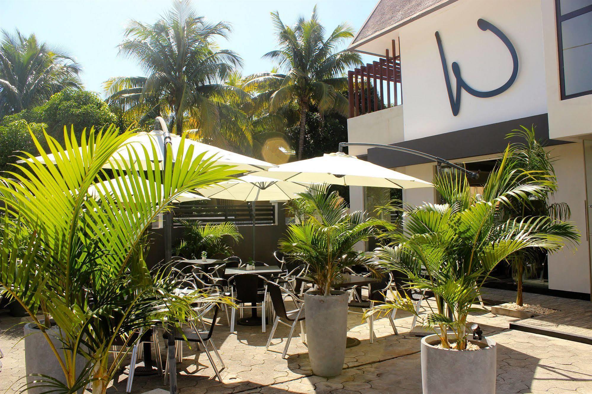 West Palm Inn Flic en Flac Экстерьер фото