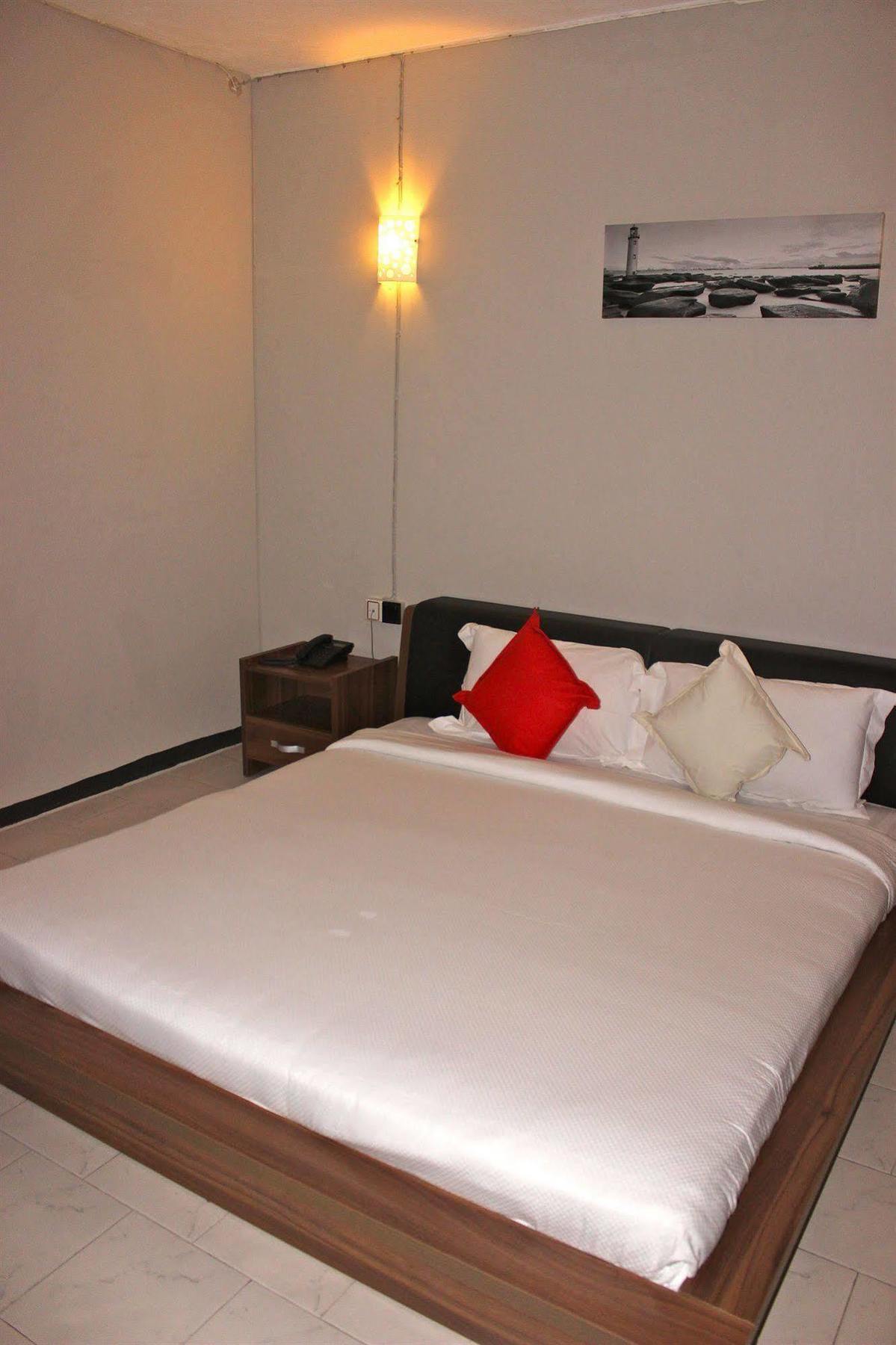 West Palm Inn Flic en Flac Экстерьер фото