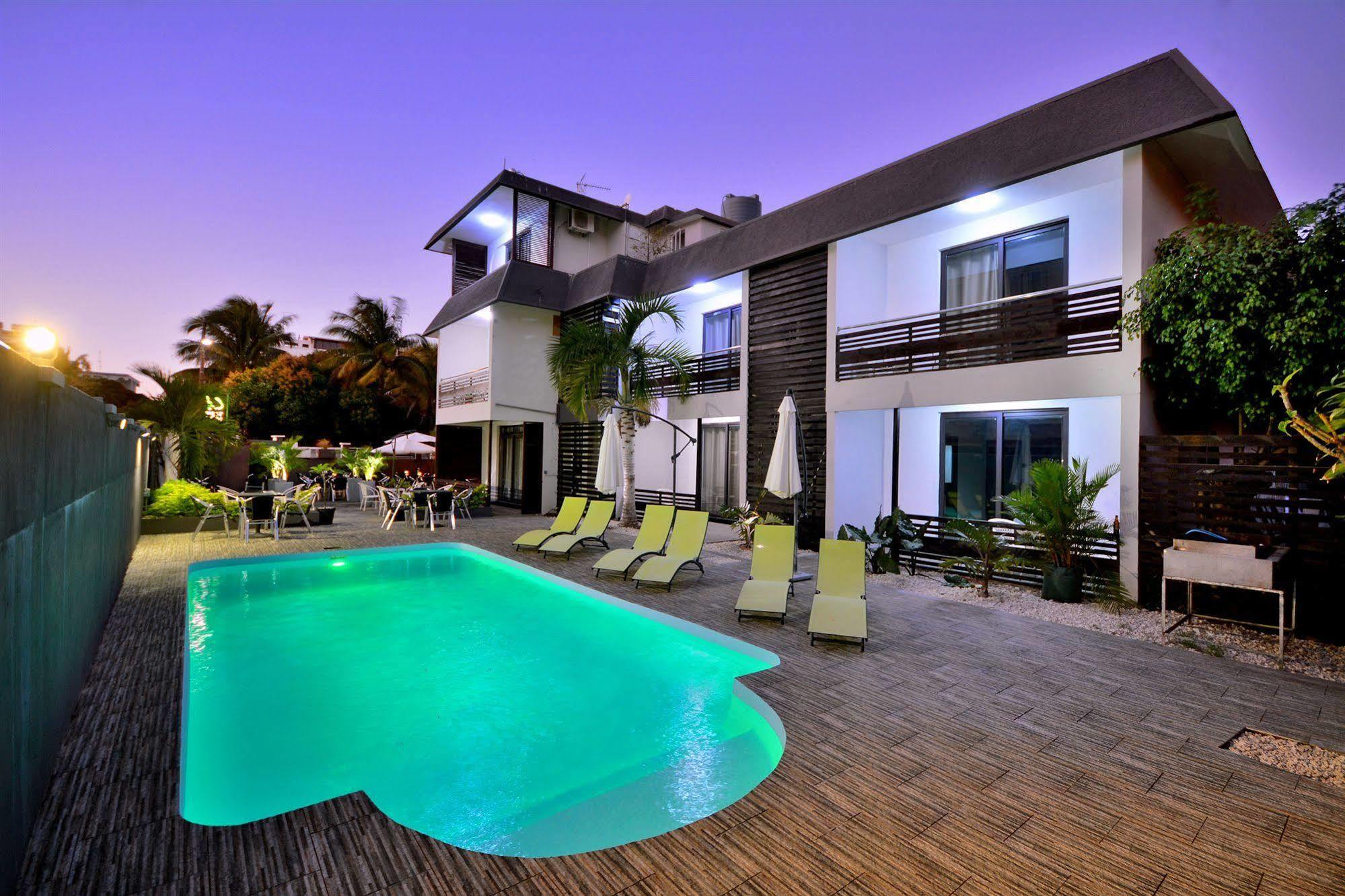 West Palm Inn Flic en Flac Экстерьер фото