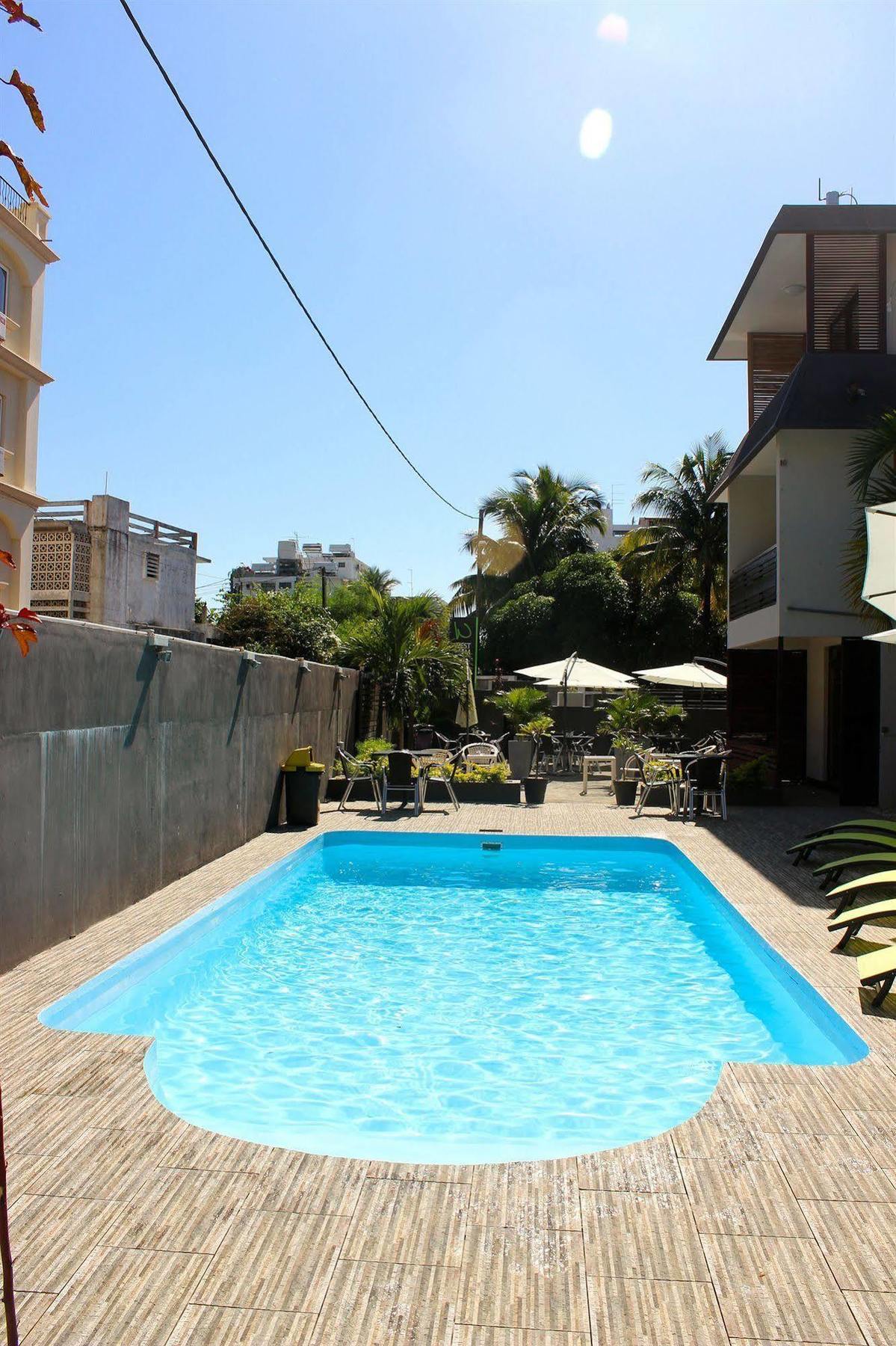 West Palm Inn Flic en Flac Экстерьер фото
