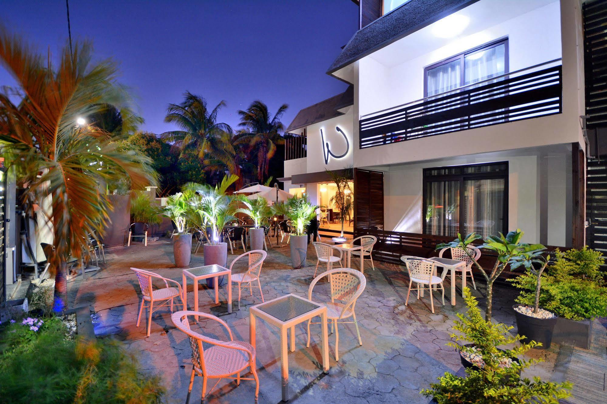 West Palm Inn Flic en Flac Экстерьер фото