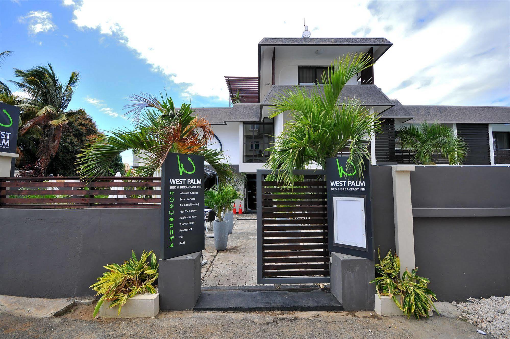 West Palm Inn Flic en Flac Экстерьер фото