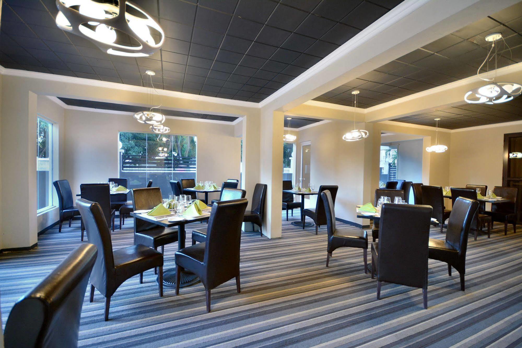 West Palm Inn Flic en Flac Экстерьер фото