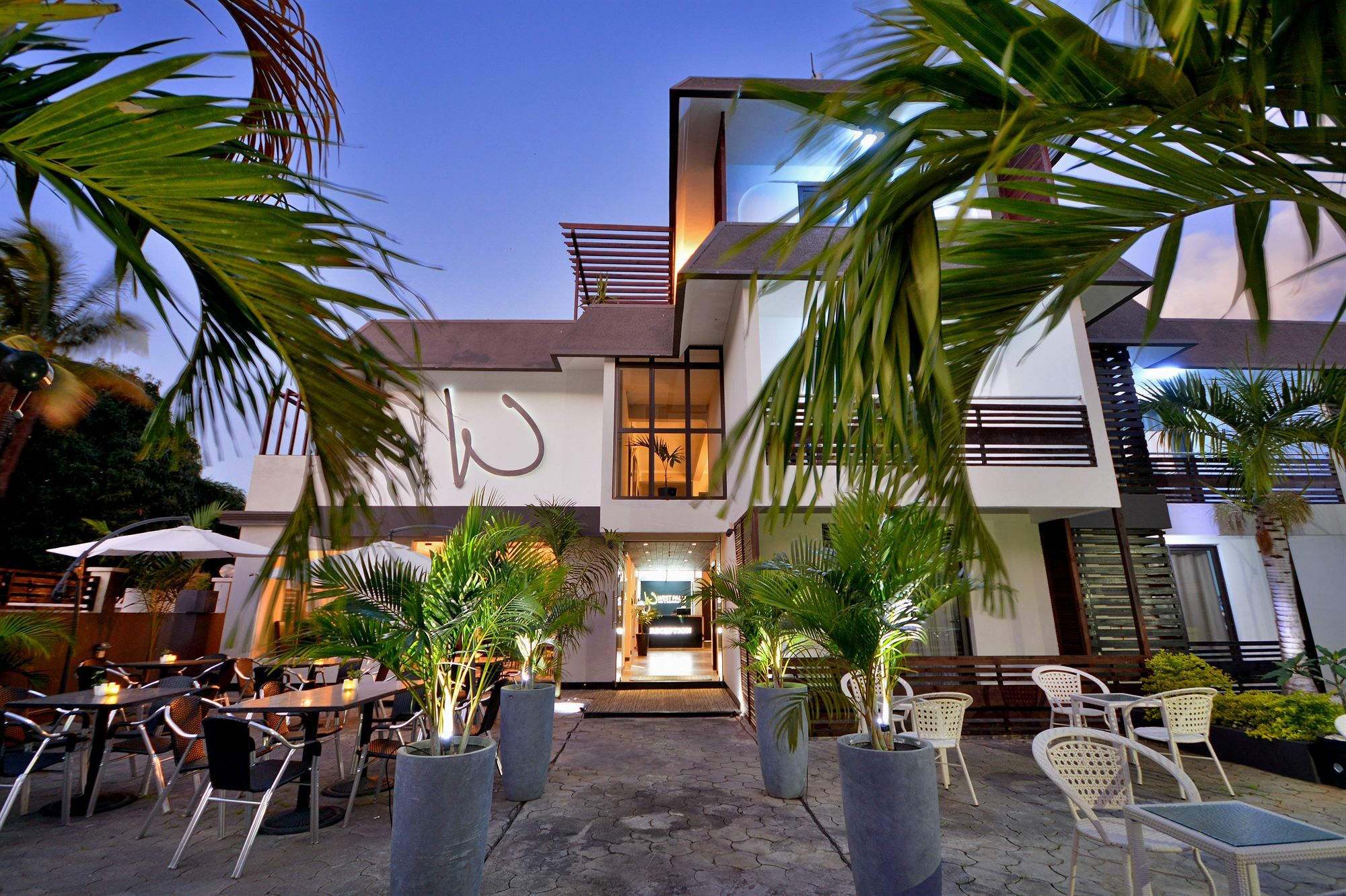 West Palm Inn Flic en Flac Экстерьер фото