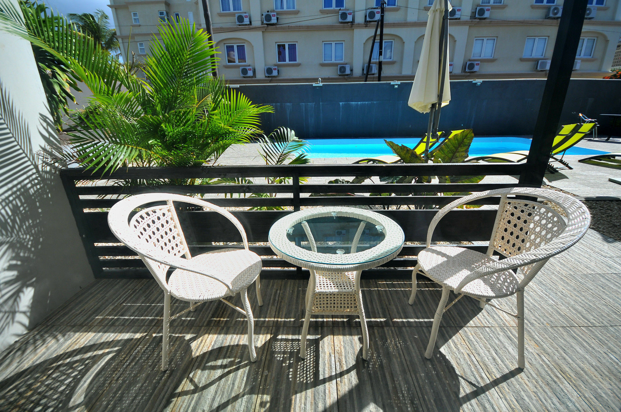 West Palm Inn Flic en Flac Экстерьер фото